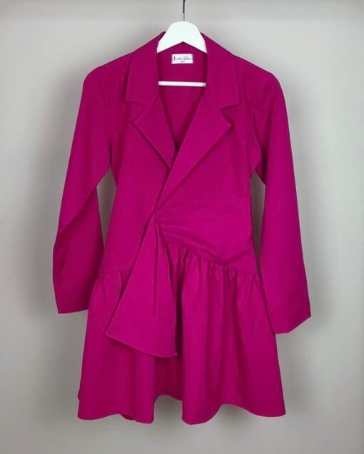 Lady in fuchsia - Image 9