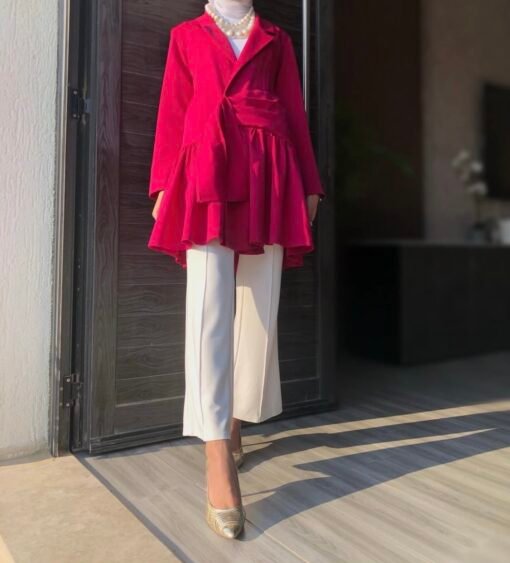 Lady in fuchsia - Image 5